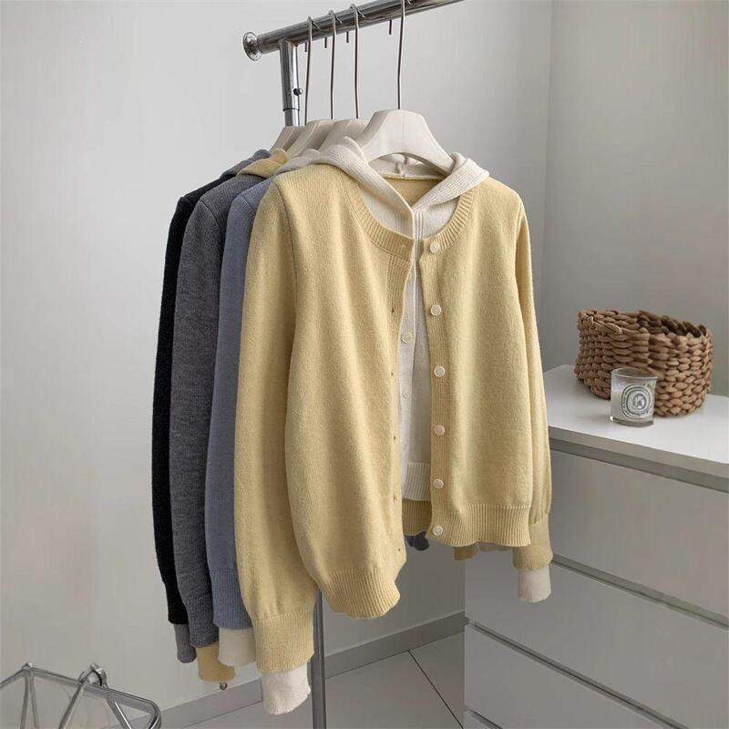 2026 early autumn new style fake two-piece color-blocked hooded knitted cardigan for women, loose, soft, and casual style women's top cardigan 2026 early autumn new style fake two-piece color-blocked hooded knitted cardigan for women, loose, soft, and casual style women's top cardigan