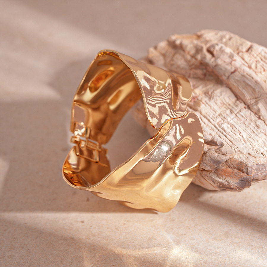 Pulsera de apertura geométrica irregular metálica europea y americana, personalidad exagerada, temperamento de nicho simple, joyería de alta gama femenina