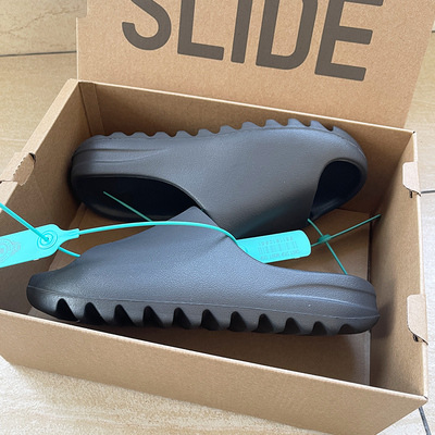 Cross-Border Coconut Slippers Yeezy Poop-Feeling Slide Slippers for Men to Wear Outside in Autumn and Winter Light Brown Warm Sand Yellow Sandals