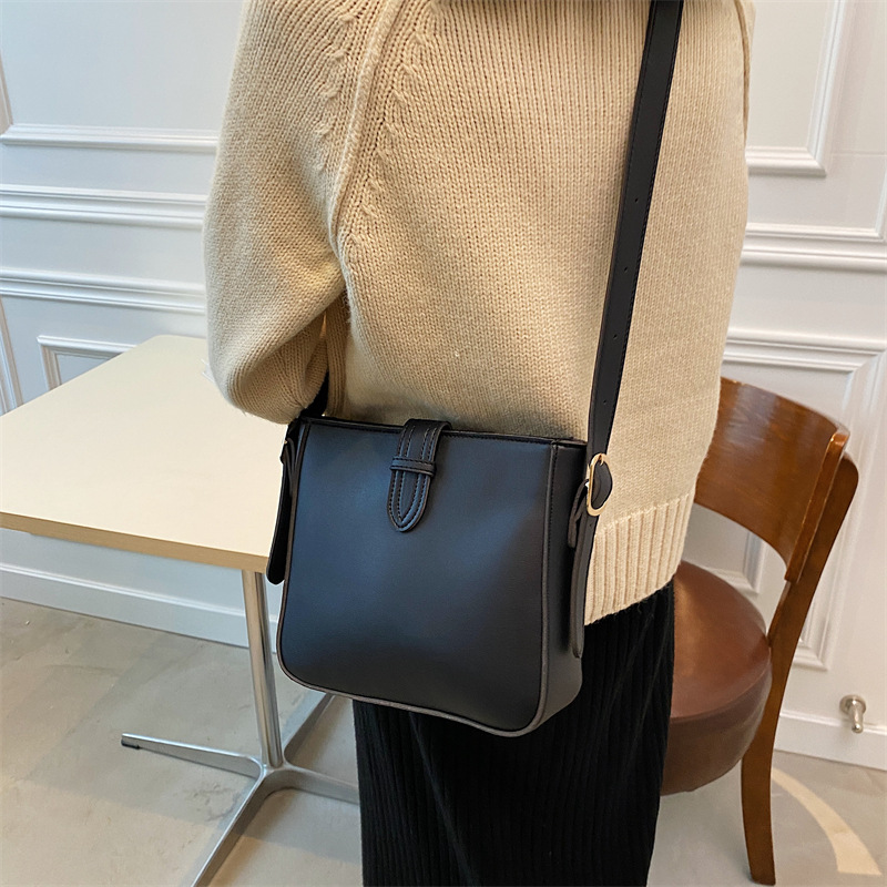 Versatile Women's Retro Bucket Bag Stylish Shoulder Handbag_voghion.com