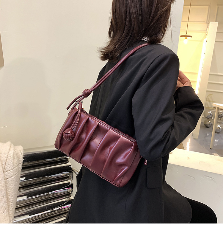 Autumn 2021 New Fashion Messenger Underarm Bag Fold Western Style Single Shoulder Bag display picture 11