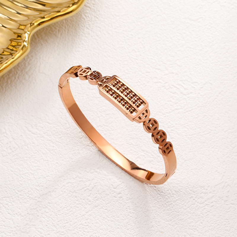 En stock fábrica directa Transfronteriza Popular electrochapado 18K pulsera de acero de titanio femenina personalidad no se desvanece moda nicho moda