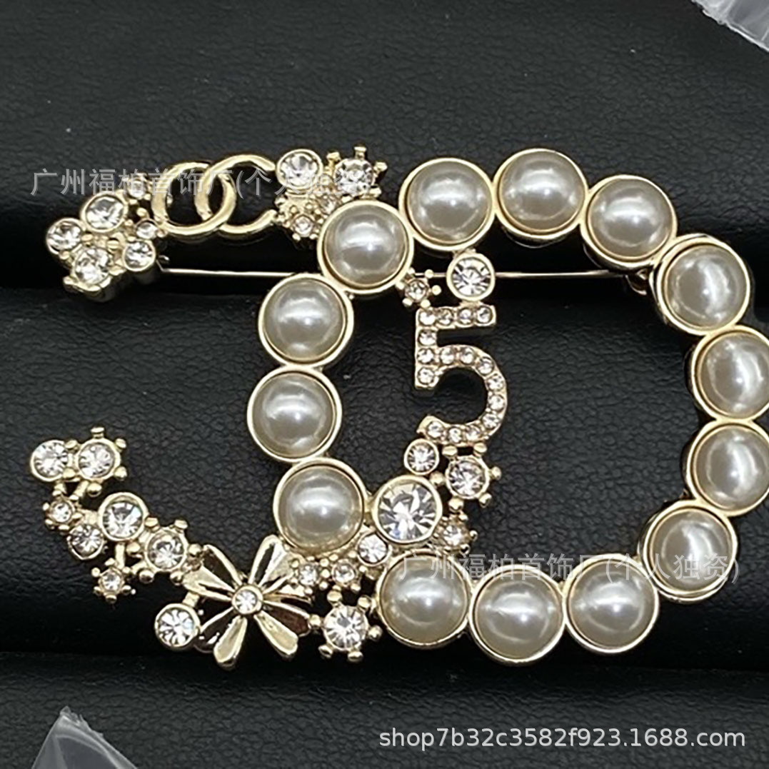 Chanel Double C Fragrance Star Heart Pearl Rhinestone Enamel Brooch Vintage Style High-End Brooch Collection