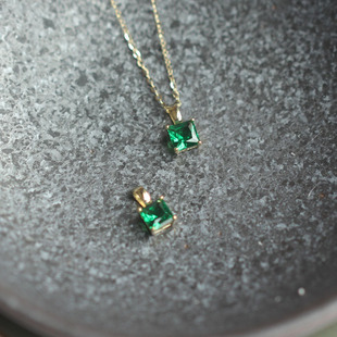 Wholesale 9k gold French vintage exquisite emerald zircon small square temperament pendant