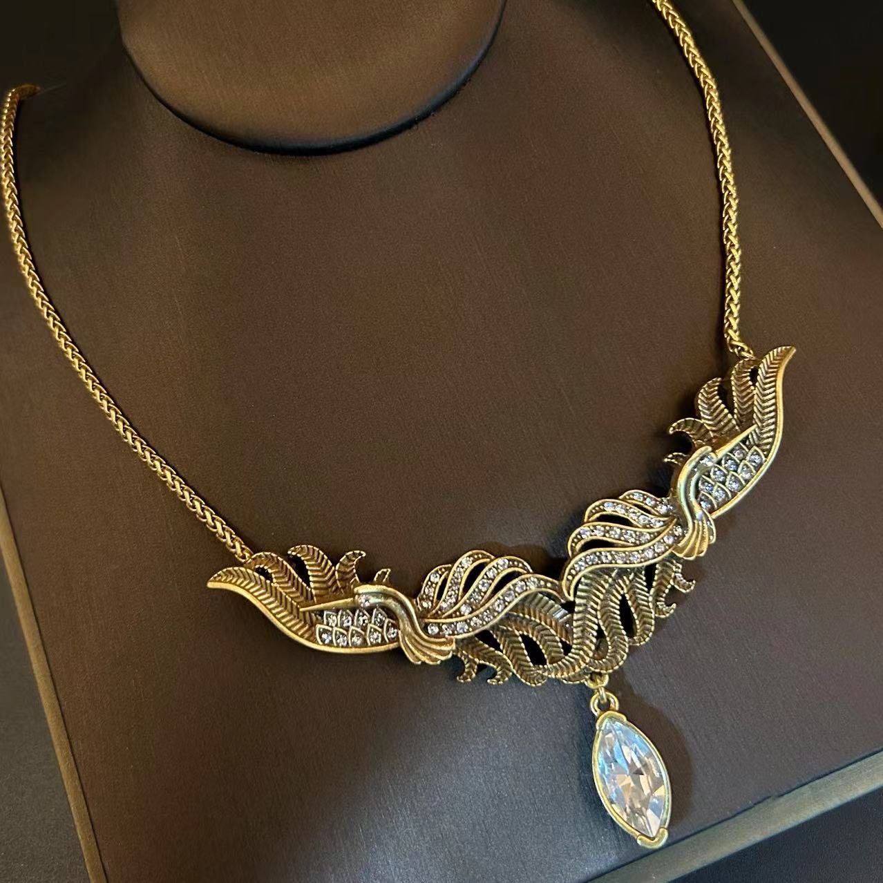 Set gioielli vintage collana e orecchini fenice con diamanti_voghion.com
