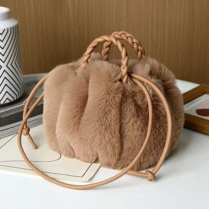 Nube bolsas de mano plegadas de gran capacidad de transporte de tracción mochila de moda de otoño y invierno nueva bolsa de mujer de verano ligera