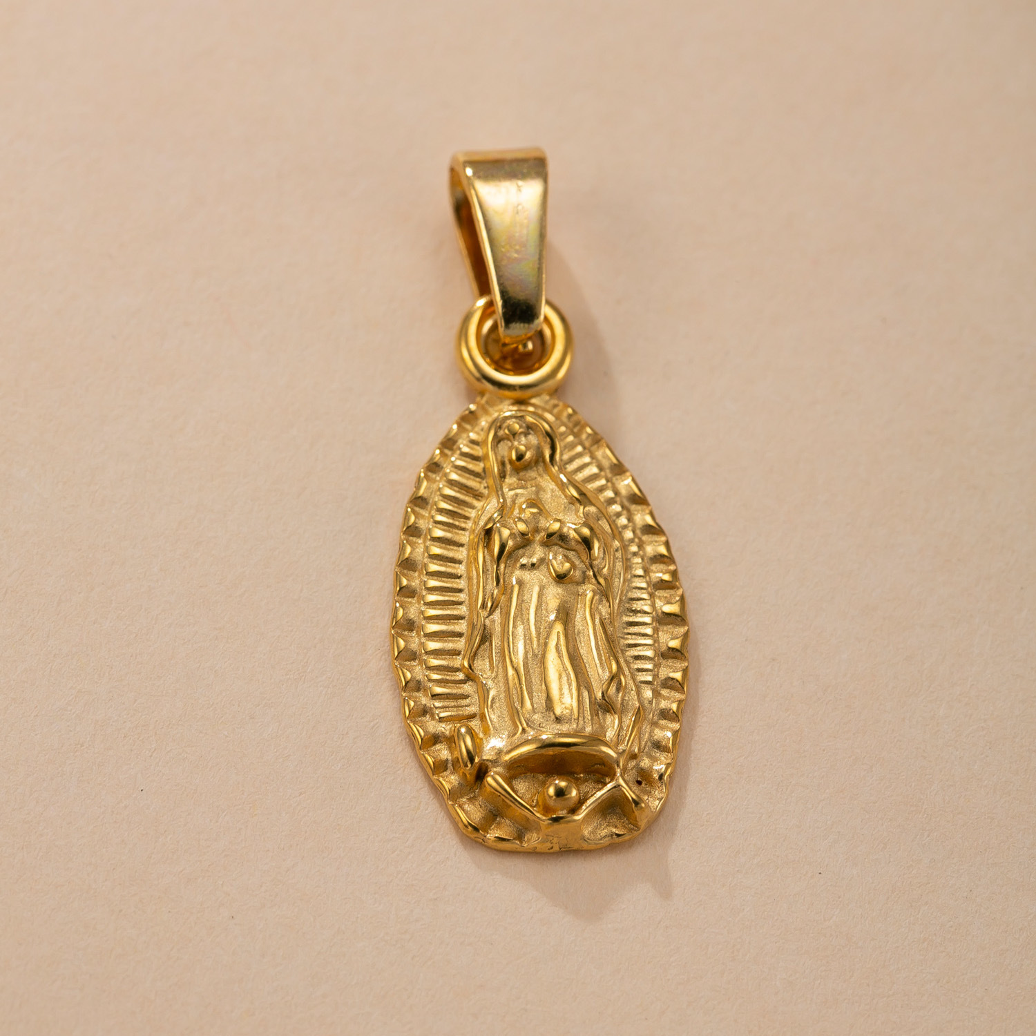 Colgante único Joyas de fundición de acero inoxidable transfronterizas Amor collar de diamantes con incrustaciones de micro temperamento accesorios de joyería de bricolaje de lujo ligero