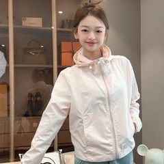 厳選された高品質の女性用フード付き日焼け止め服、夏の新しいファッションの短い軽量アイスシルクサンシェード通気性日焼け止め服