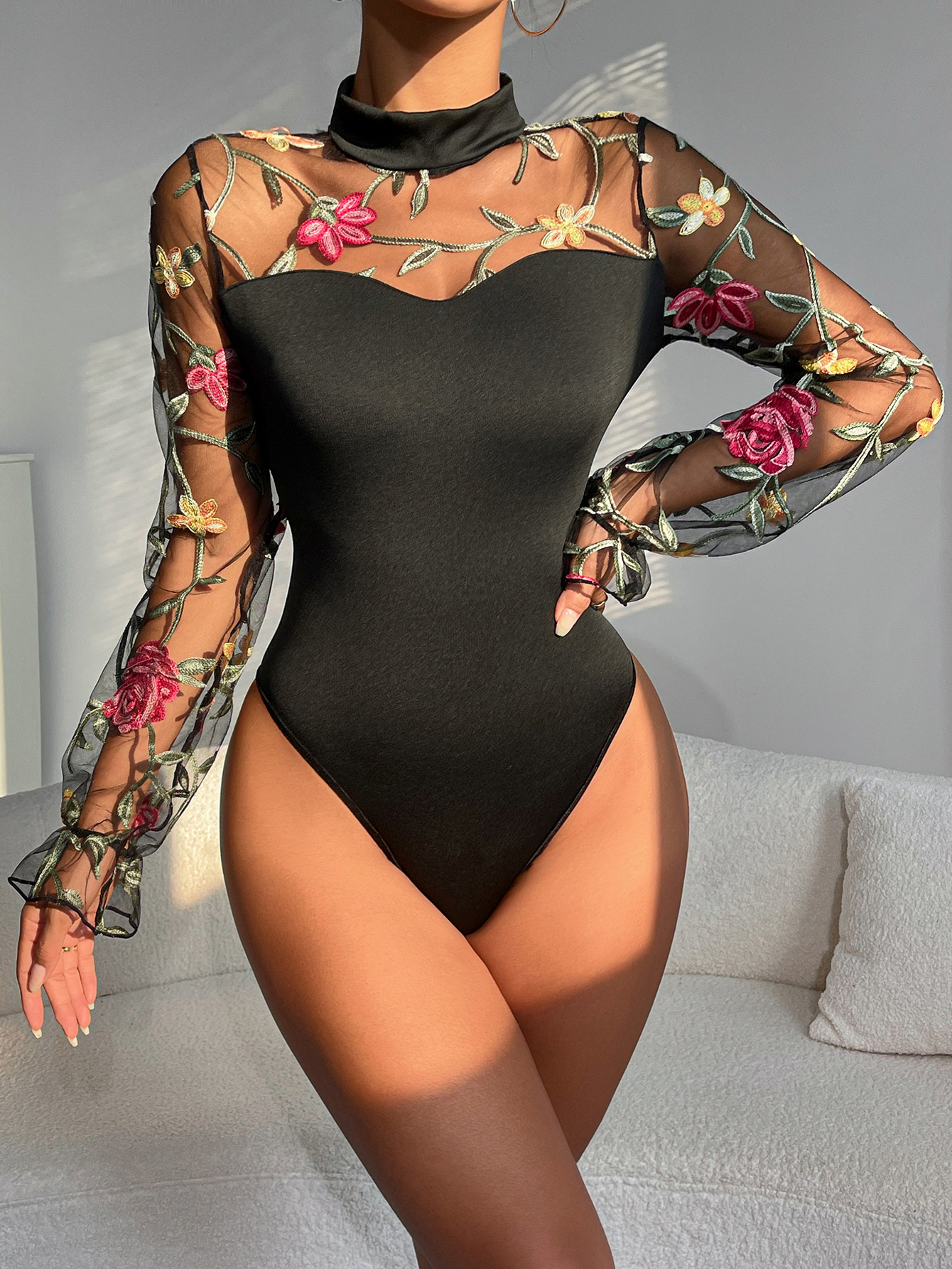Mamas de burbuja de malla bordada perspectiva hueco moda de manga larga ropa de mujer comercio exterior extranjero transfronterizo sexy camiseta delgada
