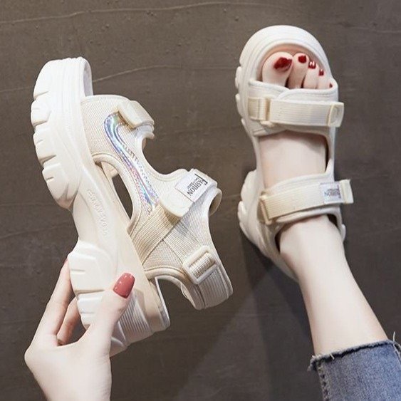 Nuevo velcro deportivo padre sandalias de hadas viento fondo grueso mujer verano pedazo sensación de mierda con falda zapatos de playa