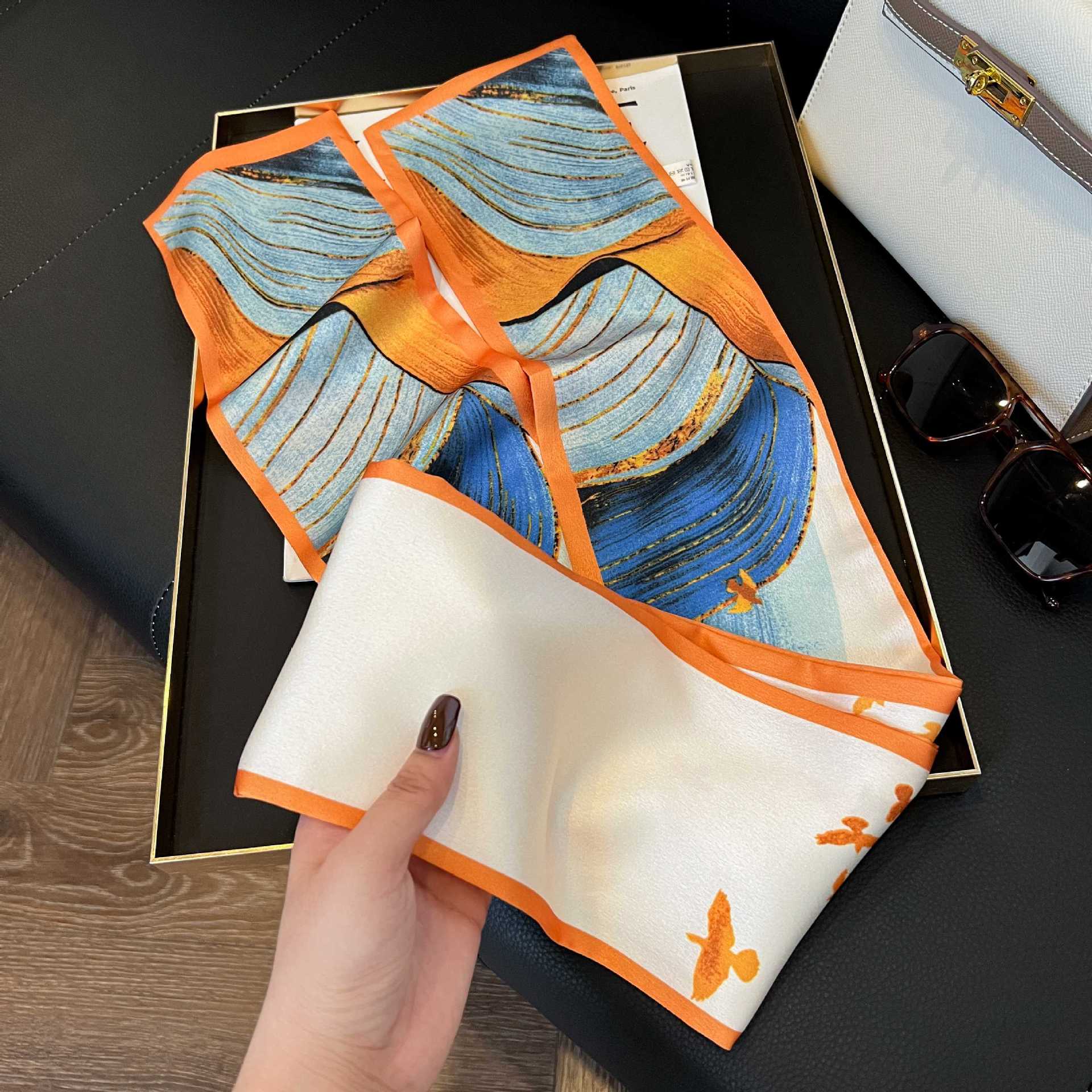 Nueva bufanda de seda pequeña banda larga estrecha para el cabello mujer estilo primavera y otoño moda madre bufanda estilo verano estilo fino serpentina bufanda al por mayor