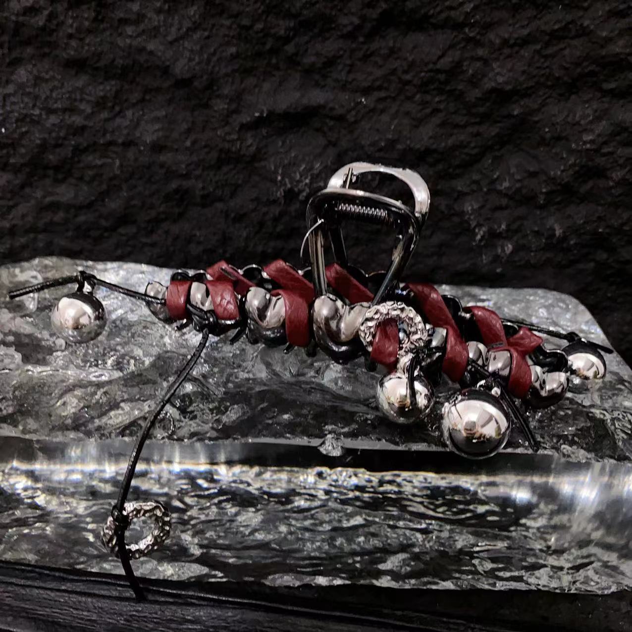 Title 7, Presilha de cabelo Metal Leather Love Girl com ...