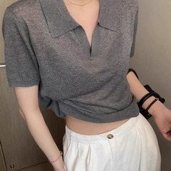 フランスの夏の高級感のある灰色のPOLOの襟のニットの半袖のtシャツの女性の気質の短いタイプの精紡のウールの上着