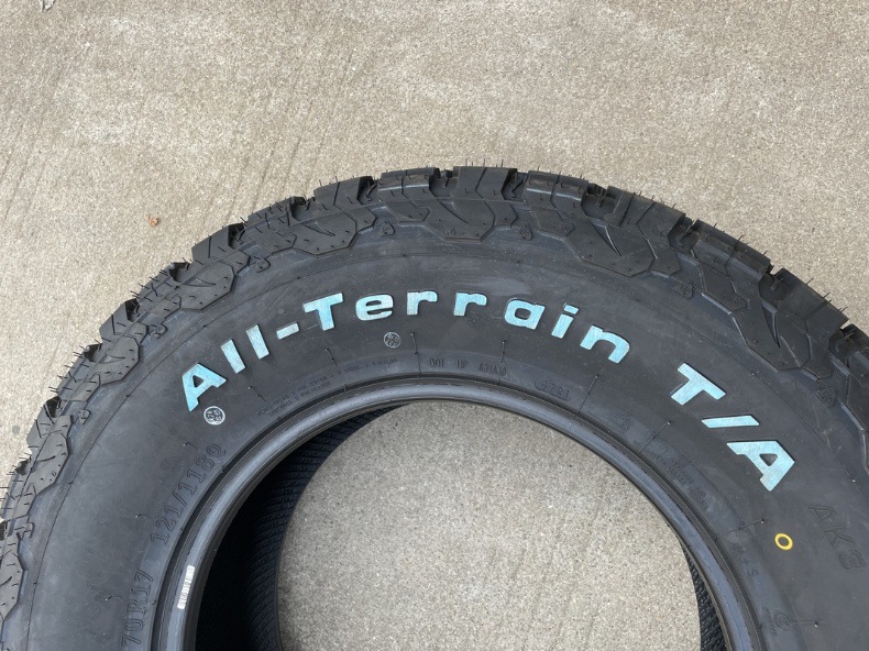 Off-Road AT All-teRRain 225 235 245 265 285 60/65R17/70R16/60R18 Off-Road TiRe