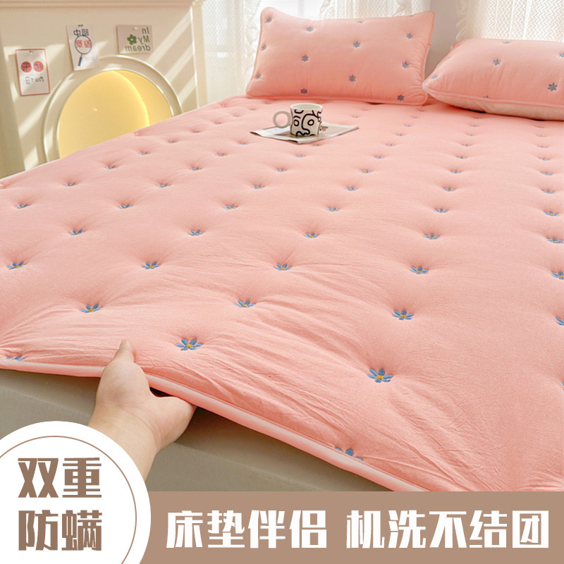 大豆のマットレスのクッションは汚れています。洗濯機で水洗いできます。