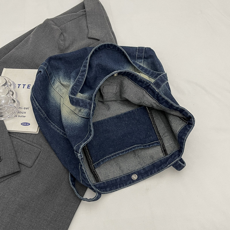 Diseño de nicho 2024 nueva versión coreana de mezclilla ins moda simple y versátil viaje de compras bolso de un solo hombro