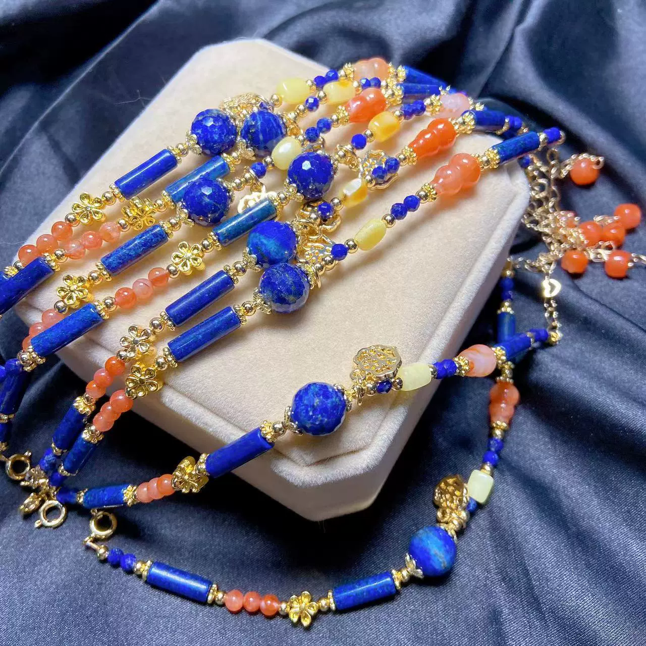 Прямая трансляция ~ Понедельник-пятница, 1-4 часа ~ Разнообразные браслеты и ожерелья из натуральных кристаллов и нефрита для самостоятельного изготовления