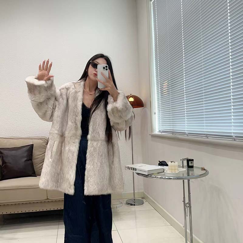秋冬女中长款仿皮草外套时尚百搭 2025新款V领挽袖兔毛皮草外套|undefined