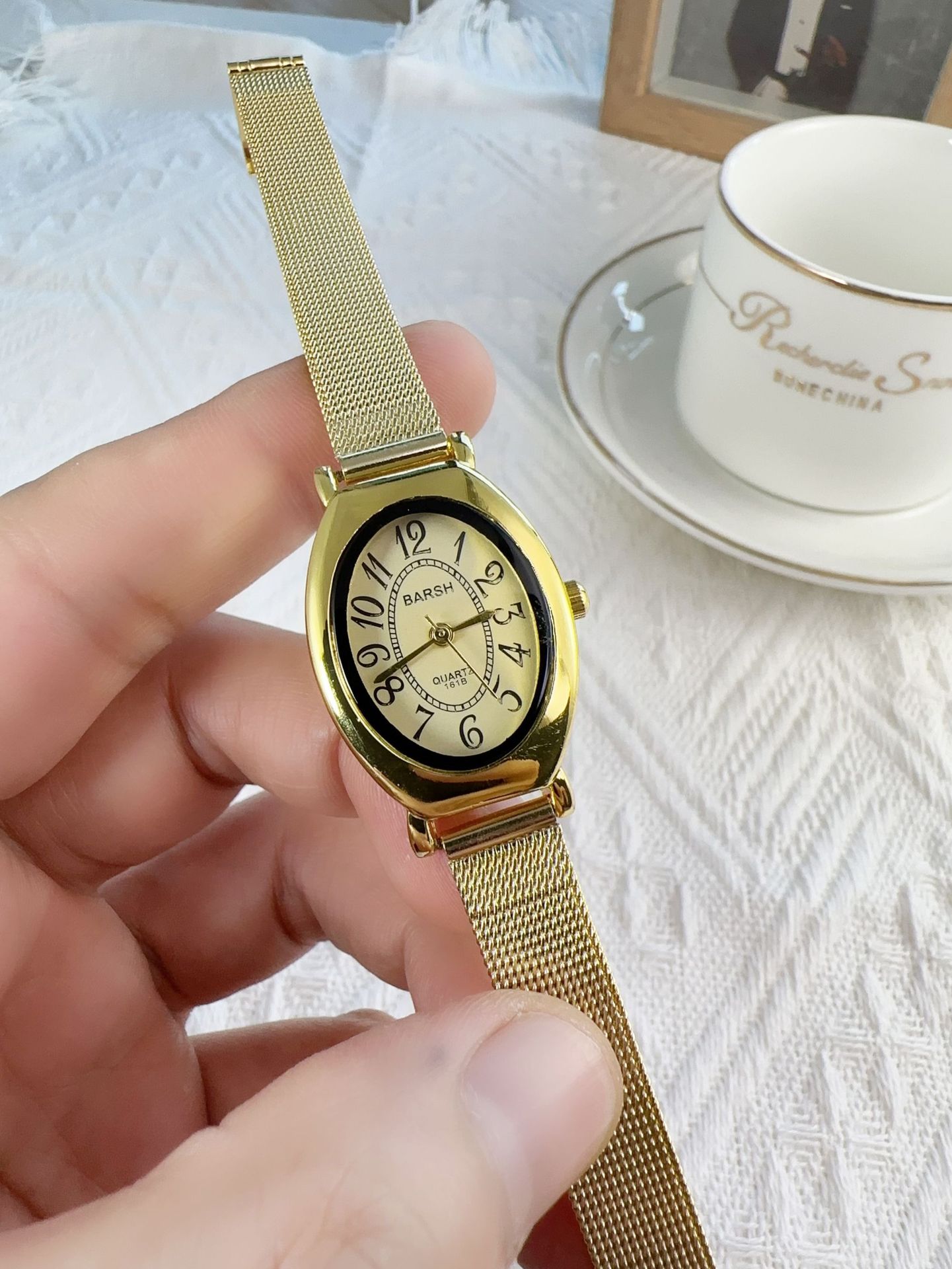 85g Weight Ordinary Glass Mirror Material Alloy Strap Material Watch Classification Pointer, Number Display Type Concealed Buckle Buckle Style Oval Dial Shape Weekend, Learning, Daily Occasion Quartz Movement Geometric Pattern All Seasons Season Women's Gender Casual, Modern Style Style Casual Modern Style Geometric Concealed Buckle Quartz Watch 2