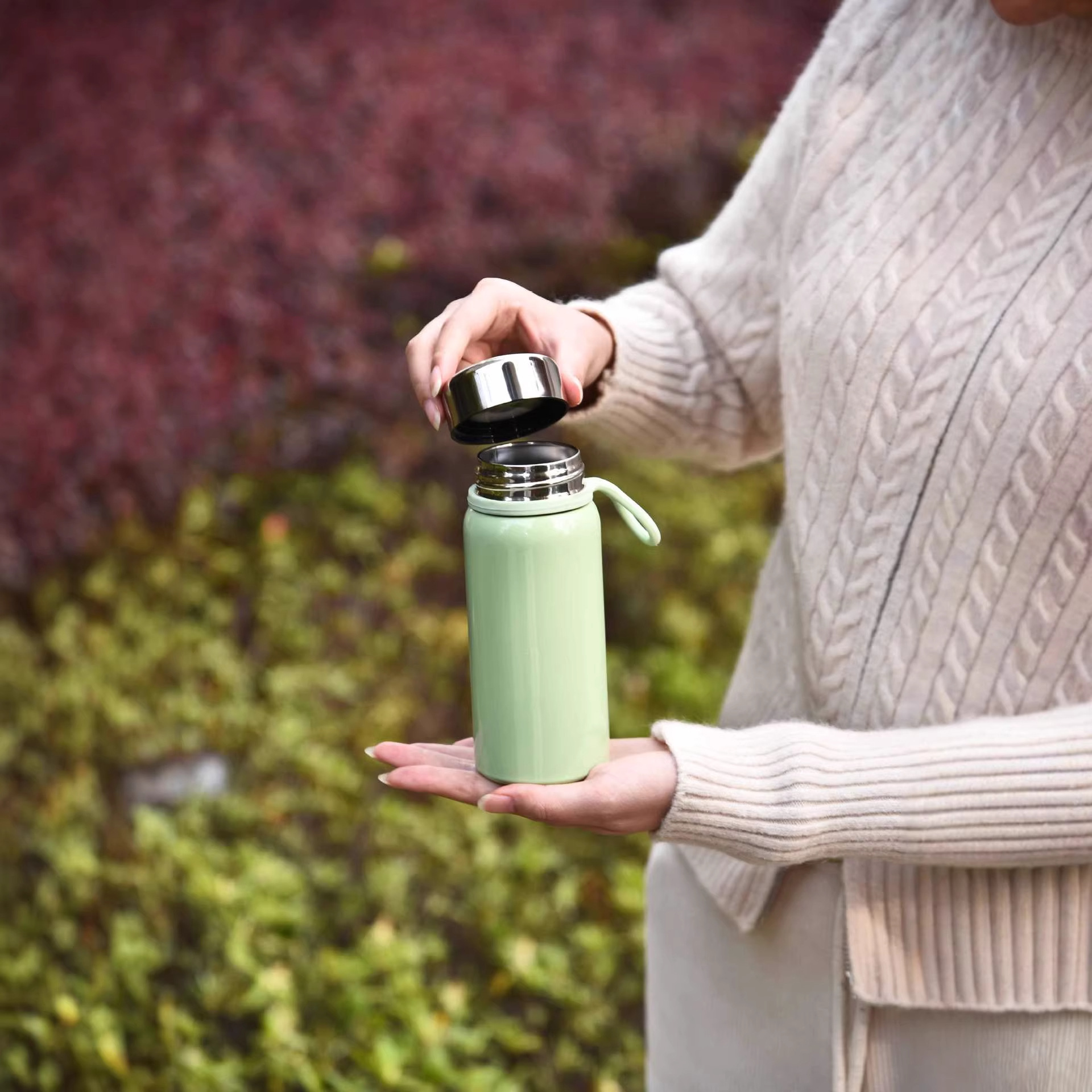 Stilvoller und attraktiver, hochwertiger, tragbarer Edelstahl-Isolierbecher für Studenten, kleine Wasserflasche_voghion.com