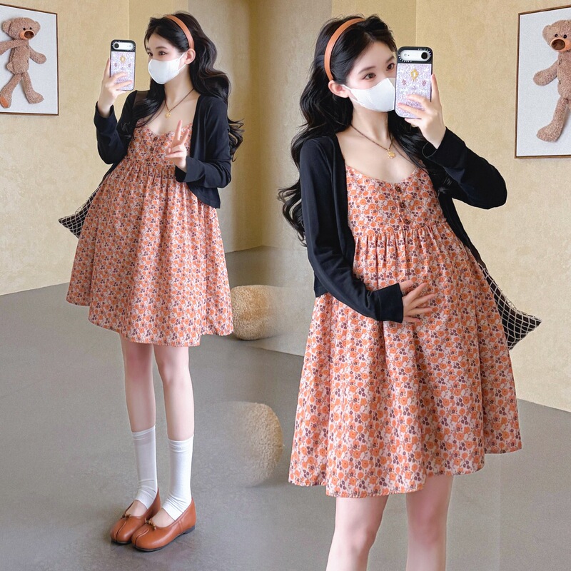 Maternity Set: Vintage Floral Print Strap Dress for Women, 2026 Summer New Style, Buttoned V-Neck, Extremely Attractive Dress Maternity Set: Vintage Floral Print Strap Dress for Women, 2026 Summer New Style, Buttoned V-Neck, Extremely Attractive Dress