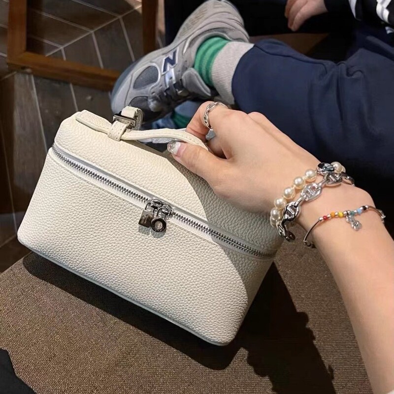 Cross-Border Lp19 Lunch Box Bag Gigi Same Style Genuine Leather Women's Bag Simple One-Shoulder Diagonal Box Bag Niche Elegant Women's Bag Cross-Border Lp19 Lunch Box Bag Gigi Same Style Genuine Leather Women's Bag Simple One-Shoulder Diagonal Box Bag Niche Elegant Women's Bag