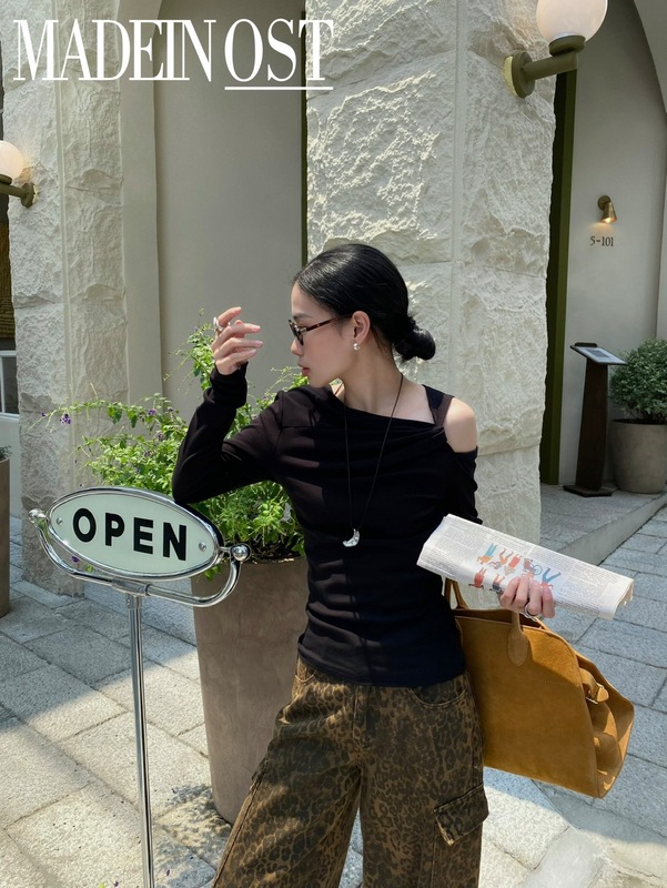 【FEI】解构设计不规则露肩扭结长袖T恤女高级感修身显瘦上衣潮|undefined
