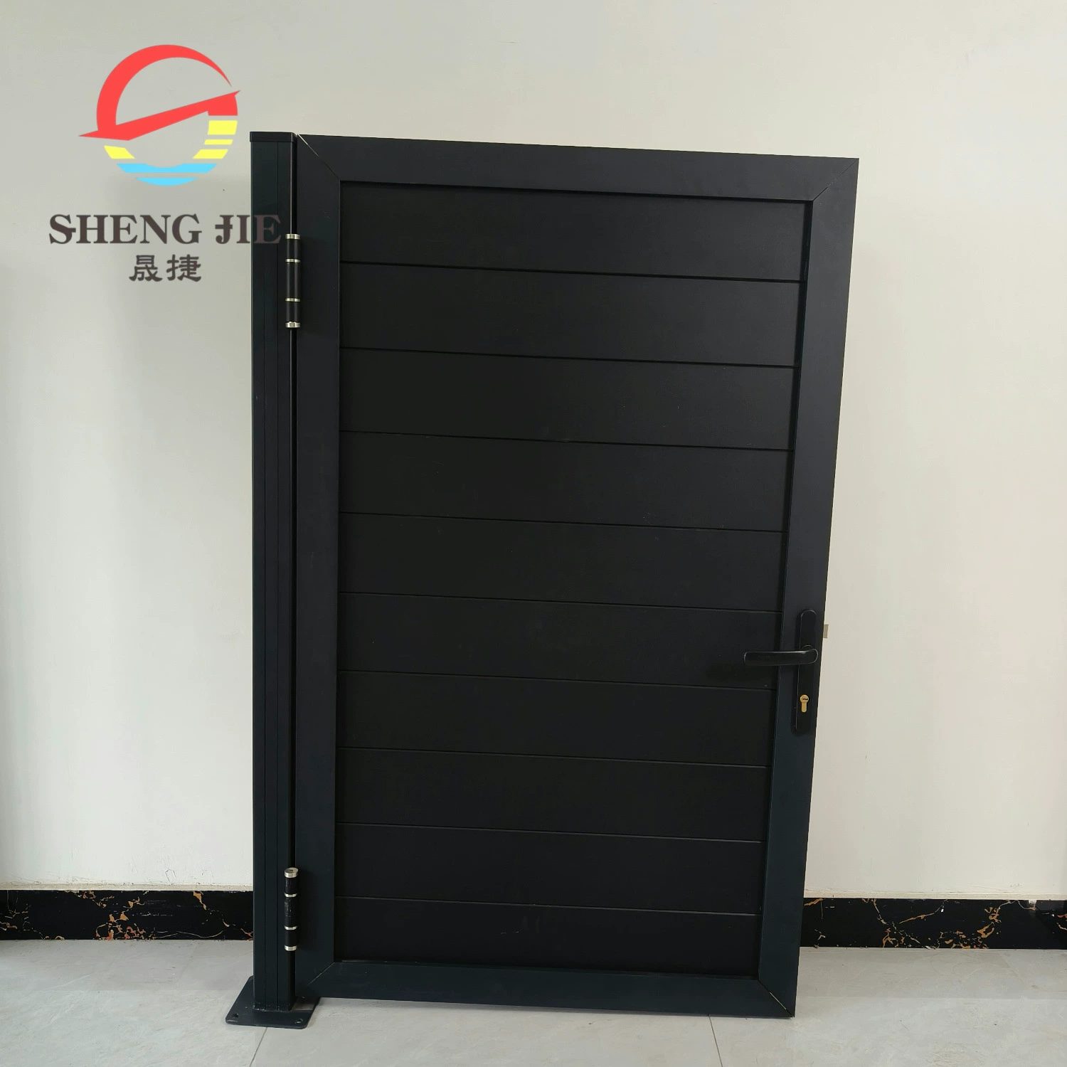 Вилла забор из алюминиевого сплава с одной дверью антикоррозийный антикоррозийный забор двери завод прямых продаж можно настроить алюминиевый профиль