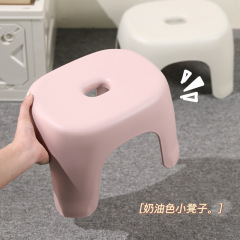 大人の低い腰掛けの風呂の腰掛けは家庭用の透明なプラスチックの腰掛けを卸売りします。