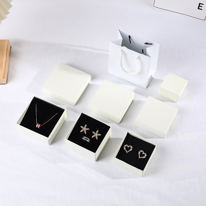Caja de embalaje de joyería de papel blanco puro caja de almacenamiento de joyería minimalista pendientes collar anillo caja de embalaje de joyería