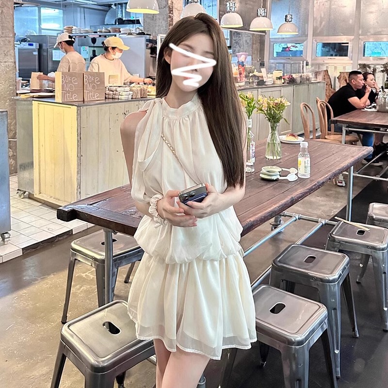 2026 New Summer Apricot-Colored Halter Neck Sleeveless Dress for Petite Women, Stylish Waist-Cinching Slimming Short Dress 2026 New Summer Apricot-Colored Halter Neck Sleeveless Dress for Petite Women, Stylish Waist-Cinching Slimming Short Dress