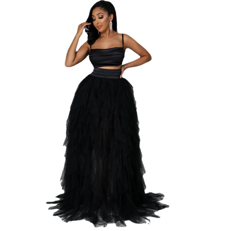 Vestido negro adelgazante de primavera y verano con un elegante y moderno conjunto de dos piezas con falda de pastel, falda de malla, estilo midi moderno y elegante.