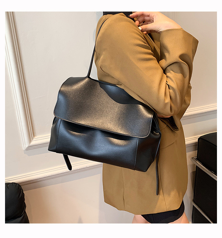 Autumn And Winter 2021 New Large-capacity One-shoulder Handbag Fashion New Trendy Tote Bag display picture 16