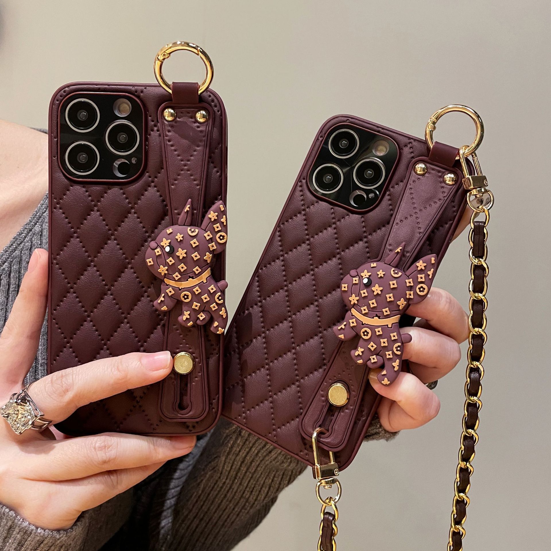 Ốp lưng điện thoại iPhone 16 Pro Max phong cách thời trang, có giá đỡ và dây đeo tay — Dây đeo tay hình thoi màu tím đậm, Dây đeo tay chó chiến đấu hình thoi màu tím đậm
