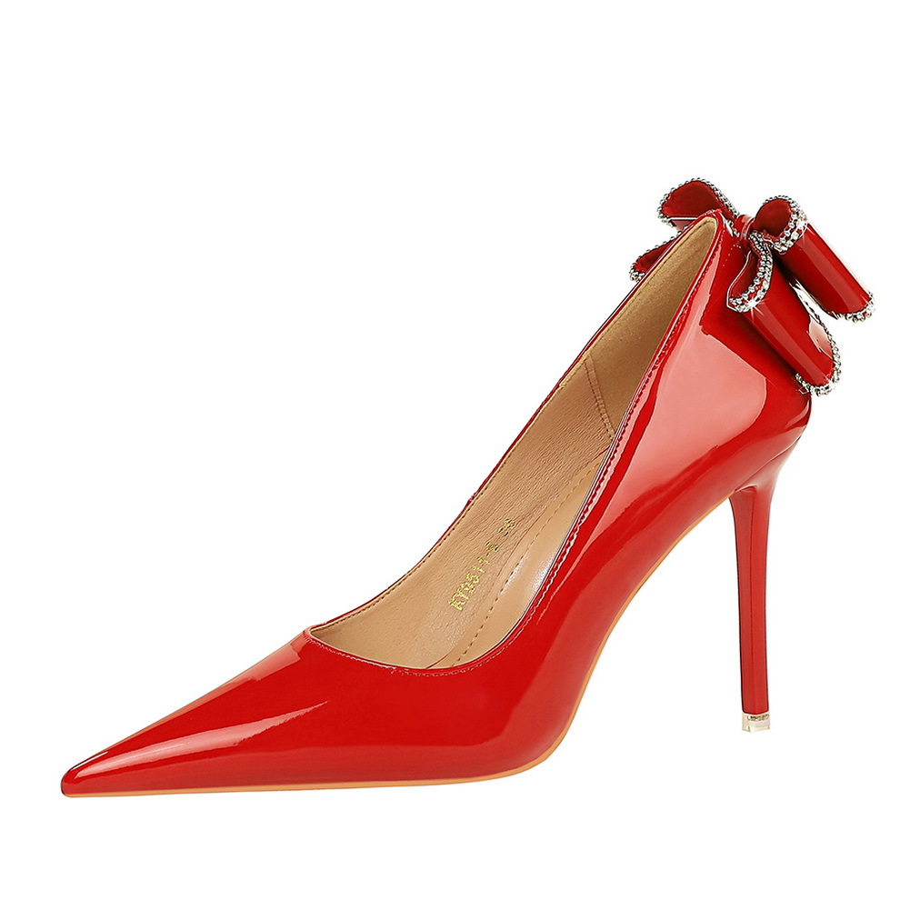Damen Stiletto Pumps Mit Schleife Aus Lackleder Spitz Zulaufend_voghion.com