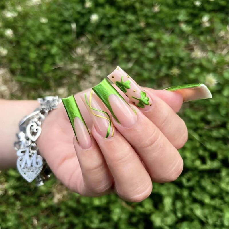 St Patrick's Day green chrome French water pipe wear nail piece Golden polka dot line Clover nail piece