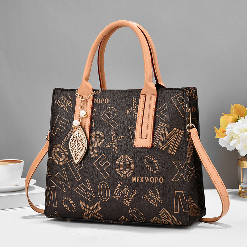 Versatile Fashion Handheld Women's 2024 New Temperament Commuter Tote Small and High Quality Shoulder Bag_voghion.com