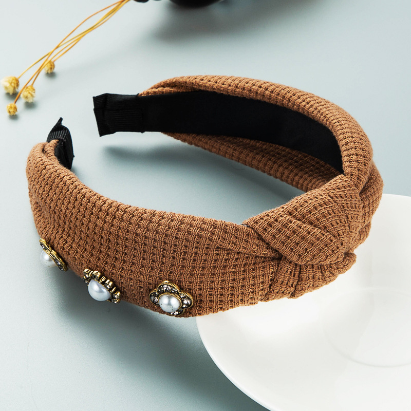 Heming Headband Korean Autumn And Winter New Knitted Wool Pearl Hairpin Fashion Temperament Ladies Wide-edged Headband Hair Accessories display picture 9