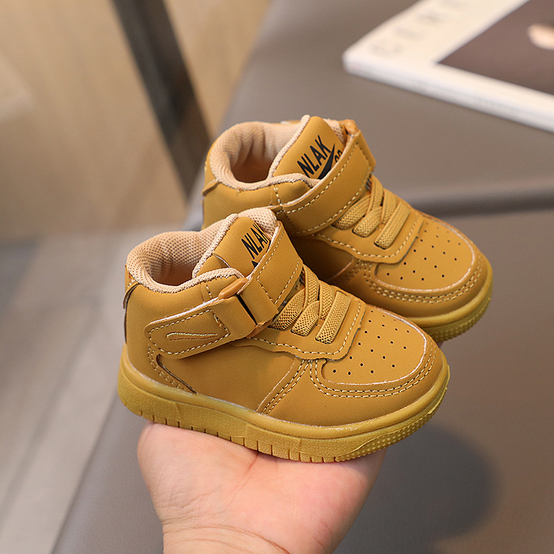 Vår och höst Nya sporter Pojkar High Top Board Girls Little White Korean Version Mode Basketskor för barn_voghion.com