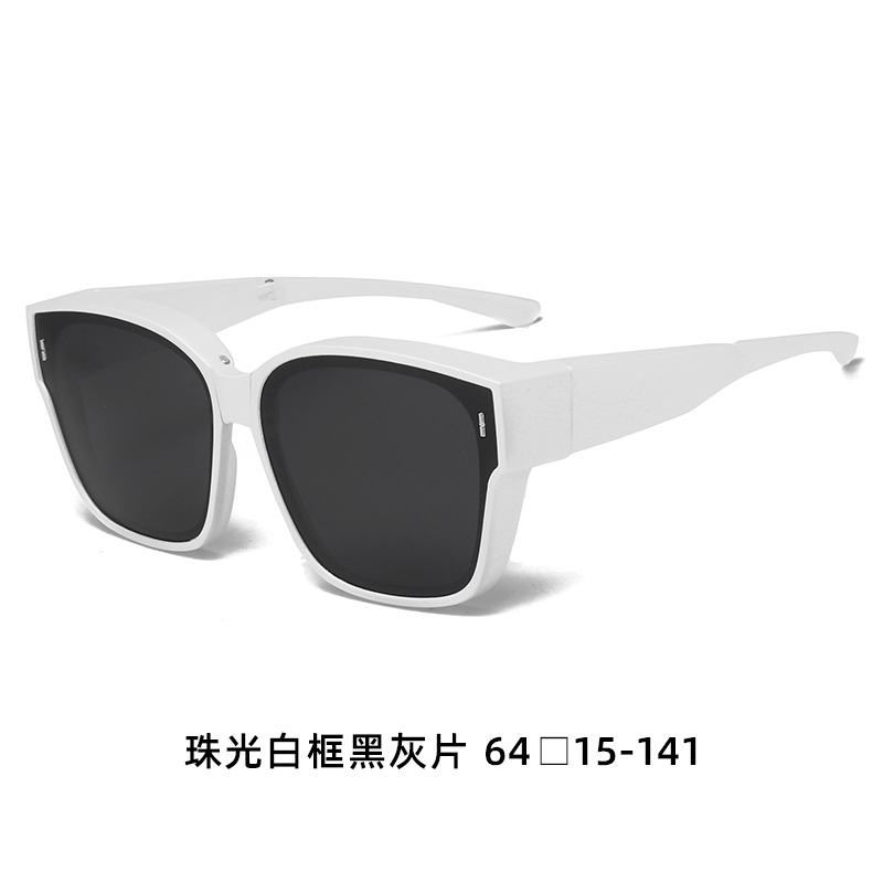 折りたたみサングラスセットは、近視の紫外線防止偏光メンズとレディースのラージスクエアフレームTRユニバーサル日焼け止めサングラスをセットできます。