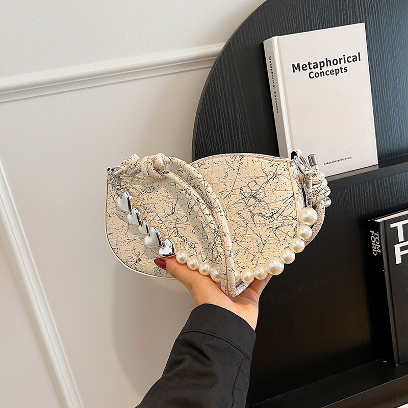 French chain armpit bag, women's high-end sense, niche trendy fashion handbag, western-style crescent bag_voghion.com