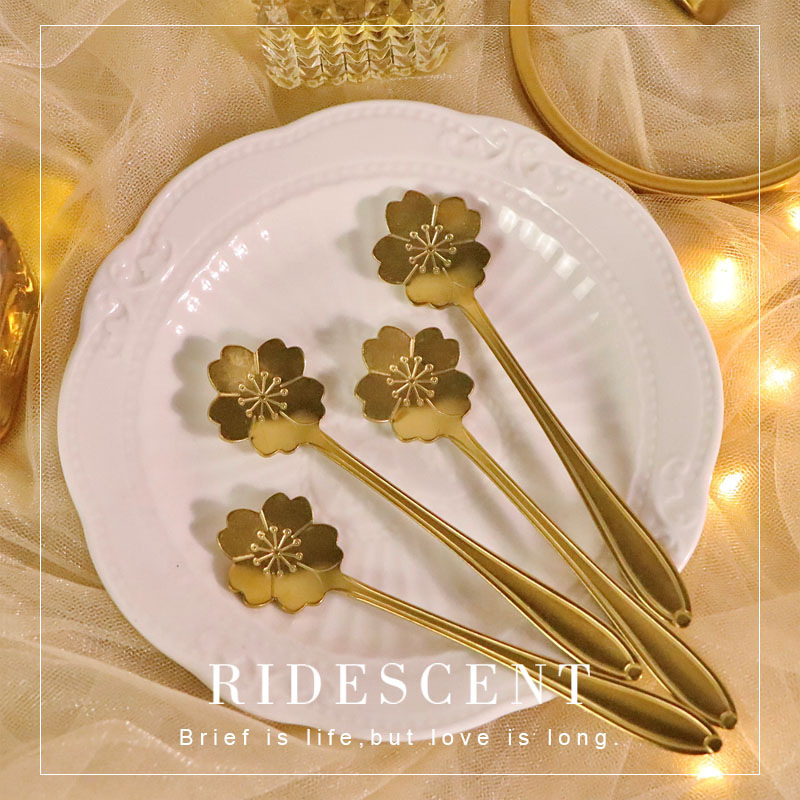 Internet-famous stainless steel cherry blossom spoon in silver, featuring a unique, creative design—adorable gold-colored long-handled rose-shaped wedding celebration petal spoon.