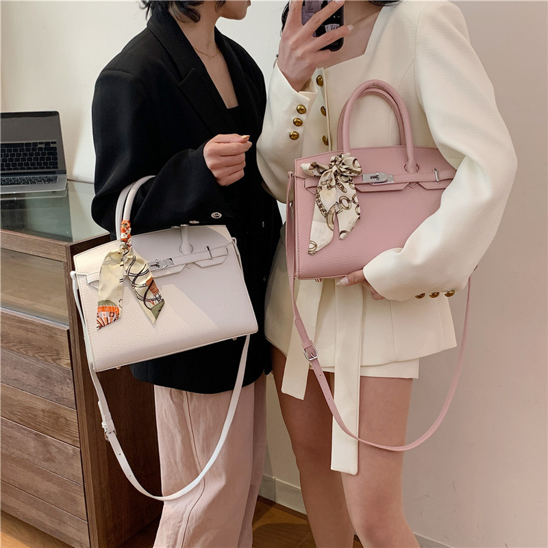 Bolso transfronterizo 2024 nueva tendencia de gran capacidad popular bolso platino patrón de lichi temperamento mensajero bolso femenino