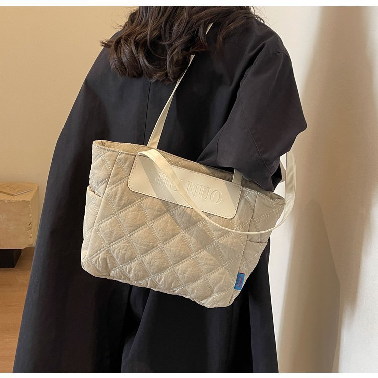 Bolso de moda de gran capacidad 2024 nuevo bolso de todo fósforo bolso de algodón otoño e invierno bolso de mano de un solo hombro