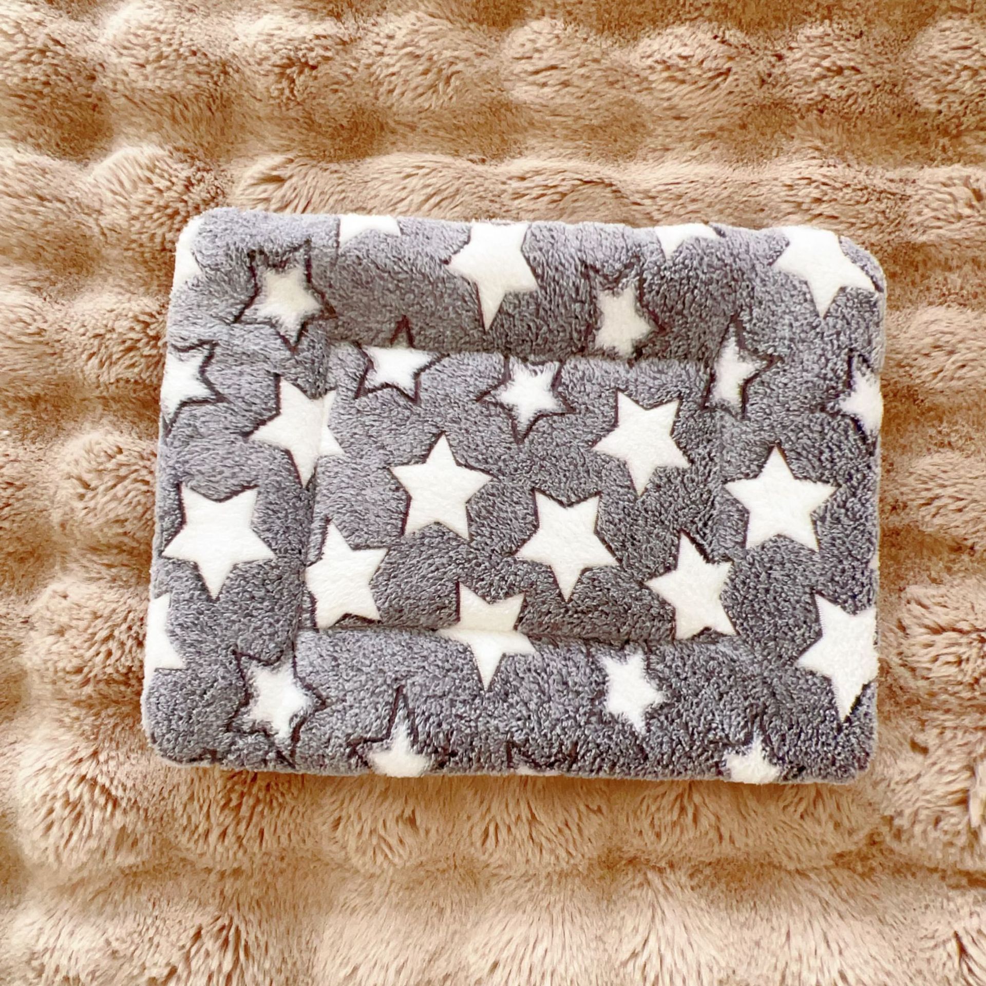 Cojín transfronterizo para mascotas, tapete de franela gruesa, tapete de gato de felpa suave, tapete de invierno para perrera al por mayor