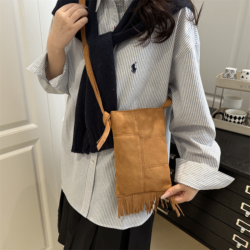 Autumn and Winter Suede Niche Shoulder Bag for Women, Bohemian Style American Tassel Bag, Frosted Crossbody Handbag