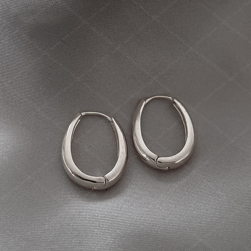 Серебряные овальные серьги [диаметр около 2,5 см]