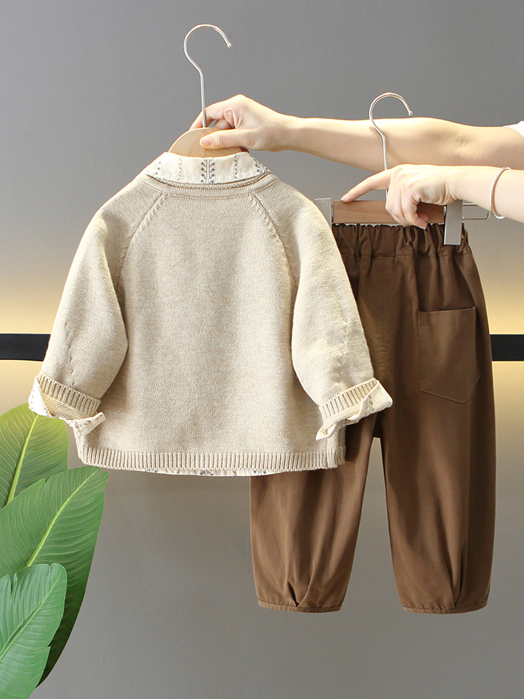 6147 Traje de otoño para niños 2025 Nuevo estilo Estilo occidental Chaqueta de suéter para niños Traje de tres piezas Ropa de primavera y otoño para niños