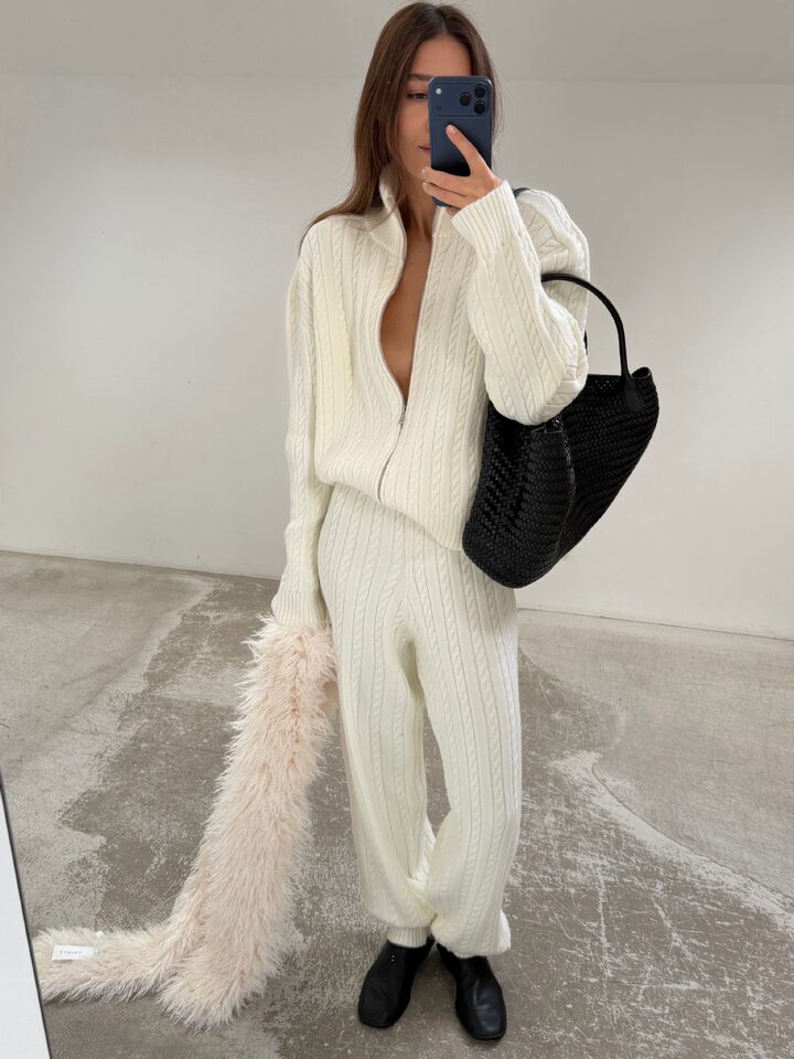 Bộ hai món nữ áo len cardigan cổ bẻ khóa kéo phối quần dài ống đứng, form rộng — Bộ hai mảnh áo len màu hồng, Bộ hai mảnh áo len màu sô cô la, Bộ hai mảnh áo len màu xanh ô liu, Bộ hai mảnh áo len màu xám chi tiết 3