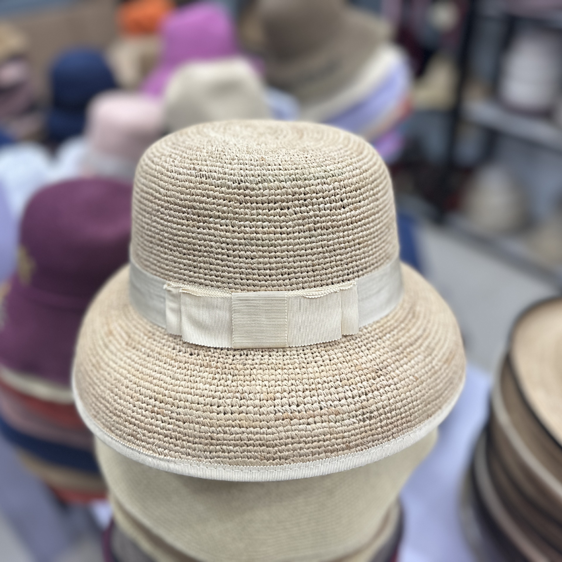 Cappello di paglia raffia stile hepburn per donna sole estate_voghion.com